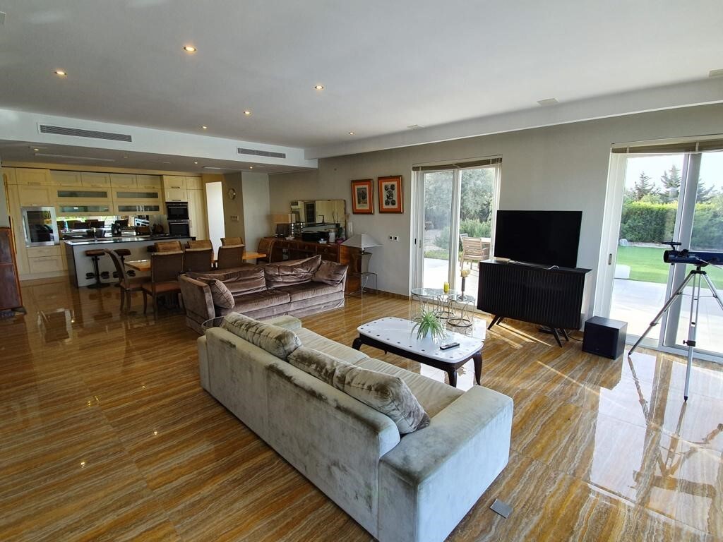 Siggiewi Furnished Detached Villa's Image 10