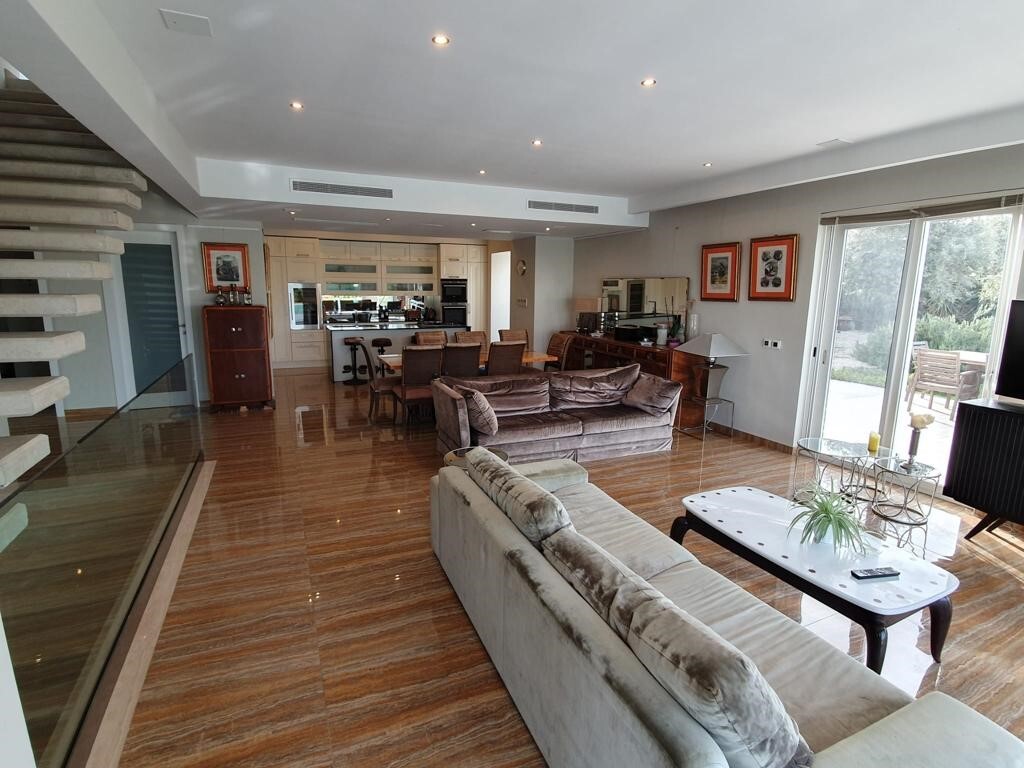 Siggiewi Furnished Detached Villa's Image 9