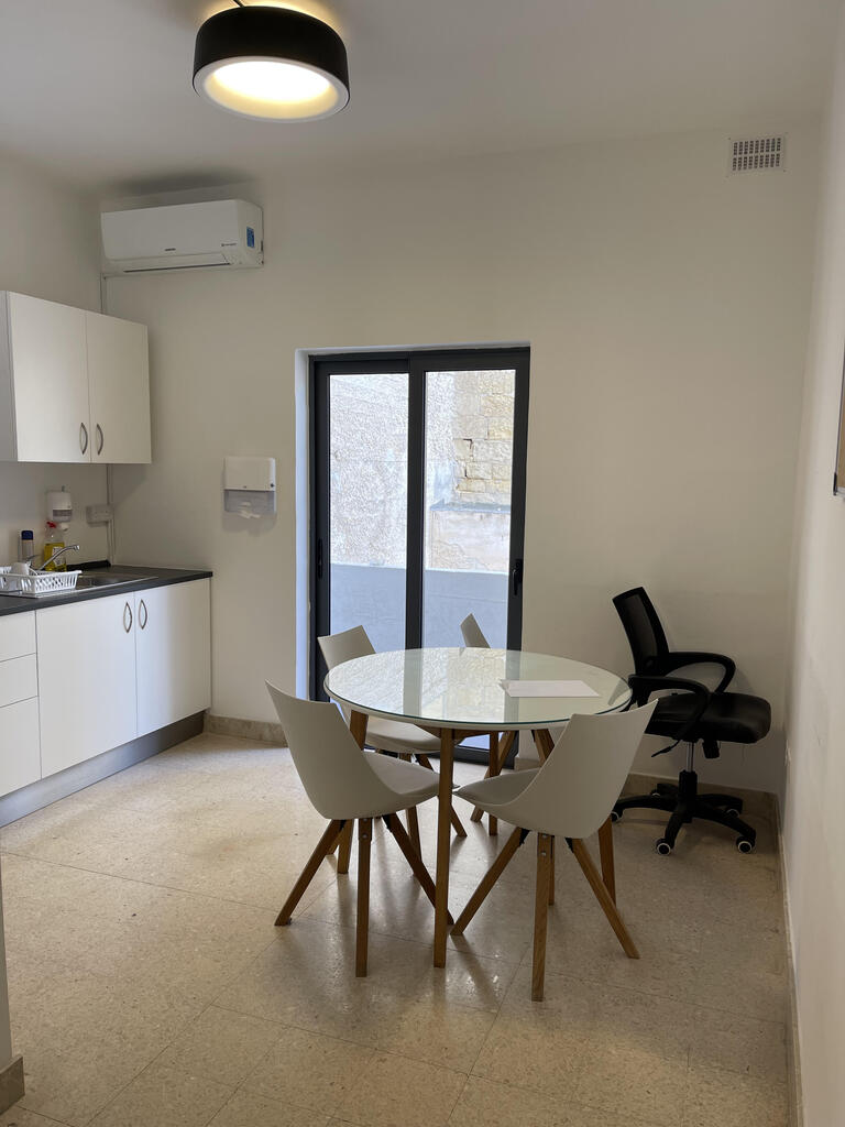 P_005379_Pieta-office-to-let-9.j