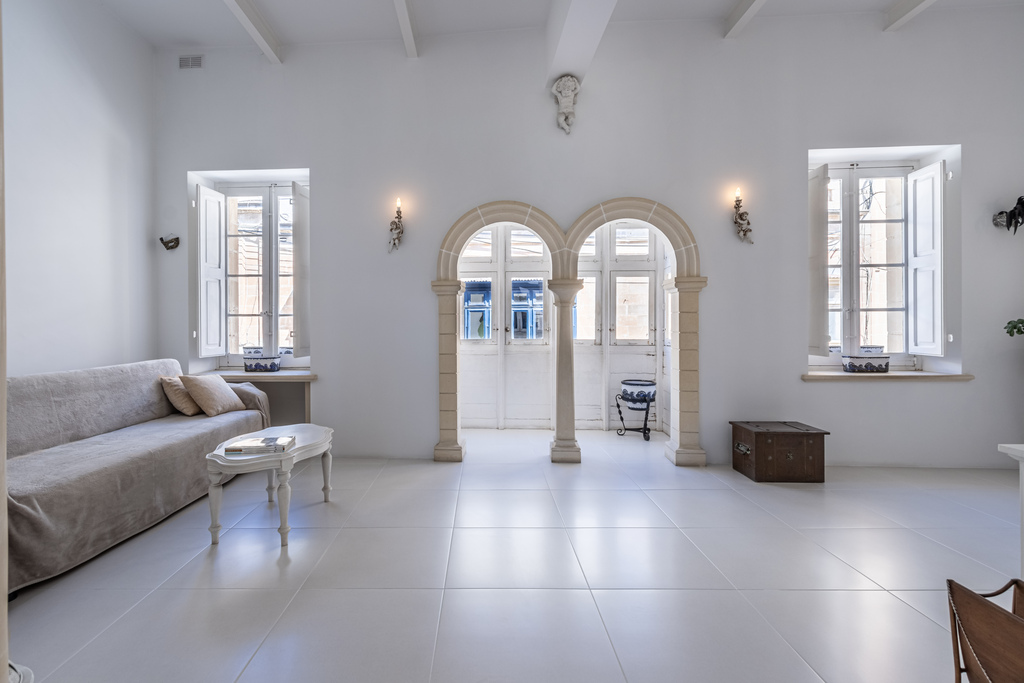 Sliema_maisonette_for_sale-maltese_weather-oyster_christie's