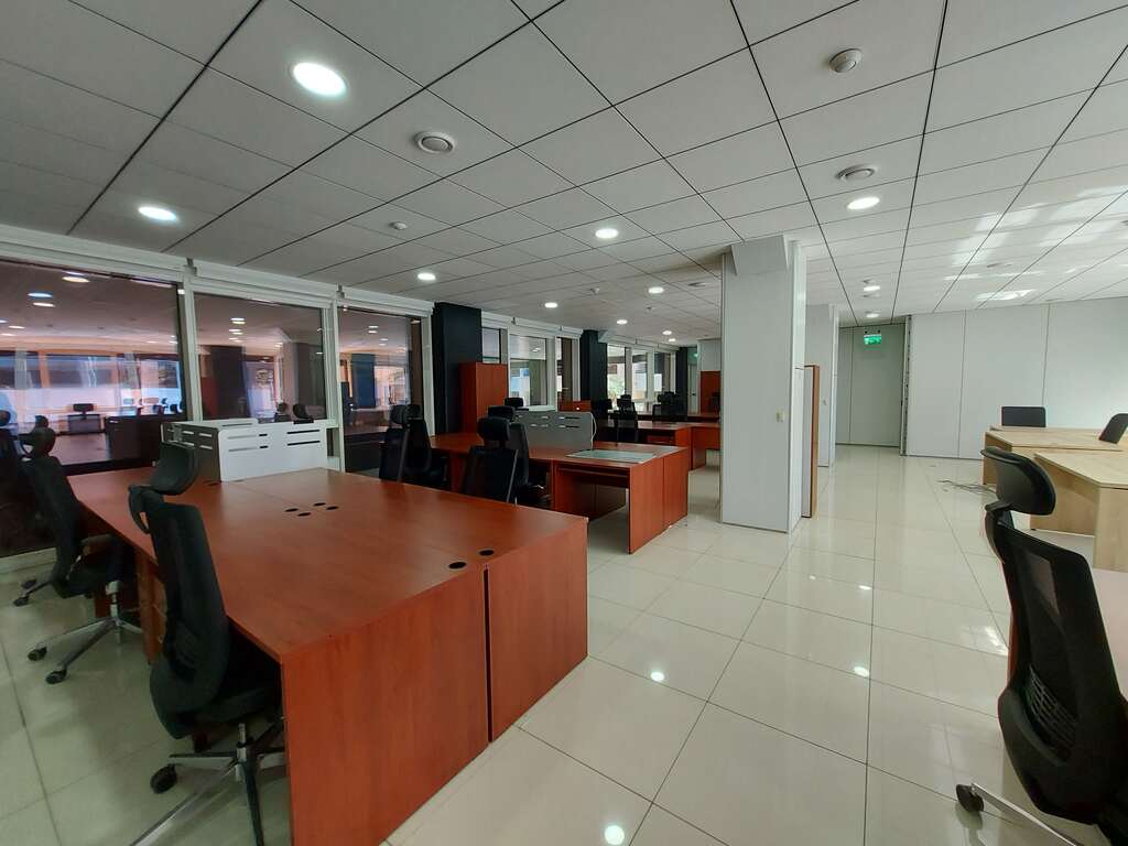 P_005490_St.Julians-office-to-le