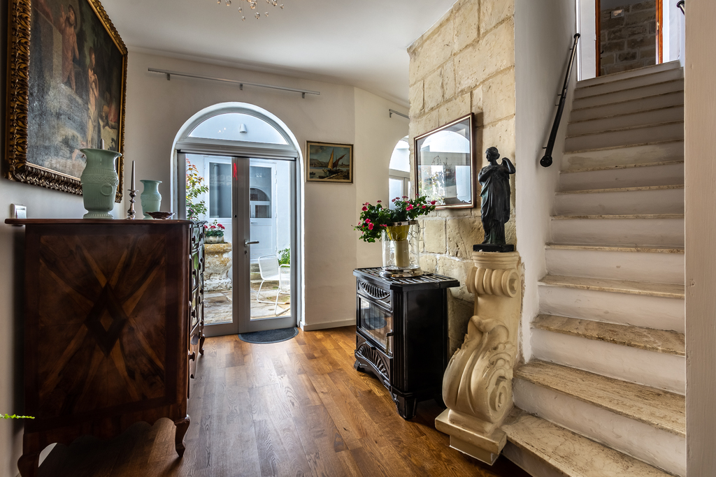 P_005525_Attard-House-of-charact