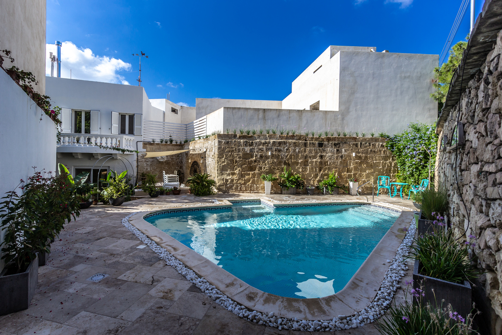 P_005525_Attard-house-of-charact
