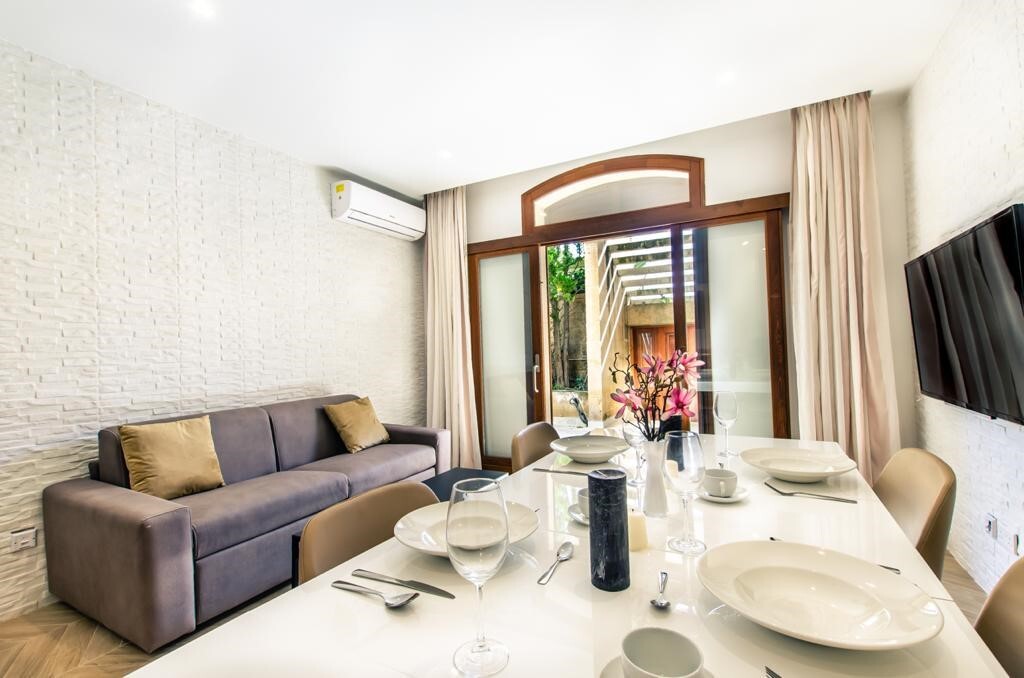 Fort Chambray, Furnished Semi-detached Villa's Image 8