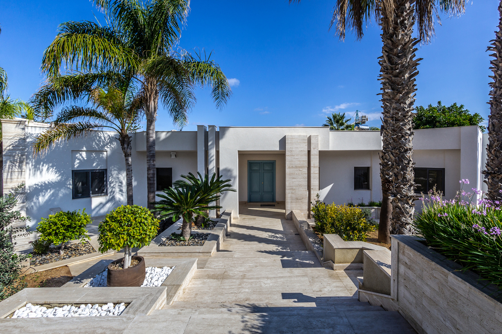 Santa Maria Estate Furnished Detached Villa's Image 11