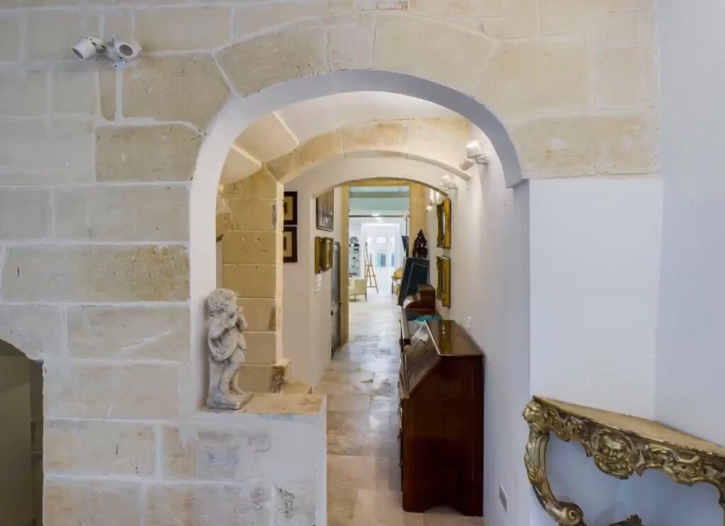 Valletta, Converted Palazzo's Image 4