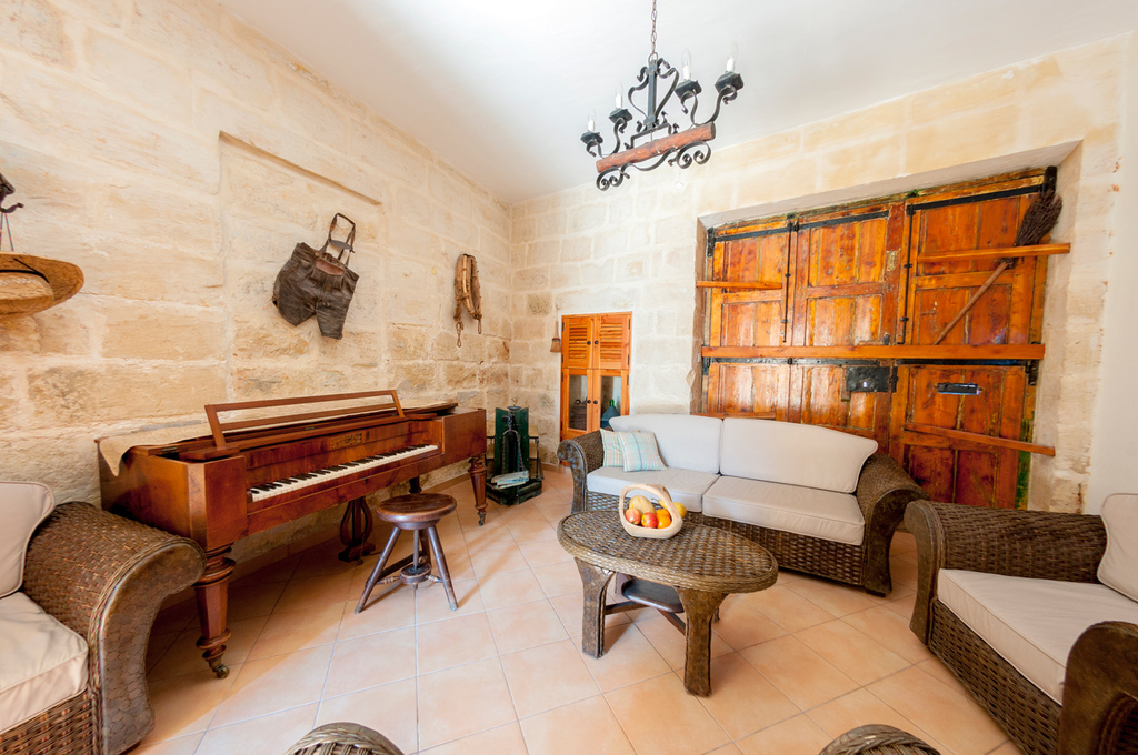 P_005627_Marsaxlokk-farmhouse-to