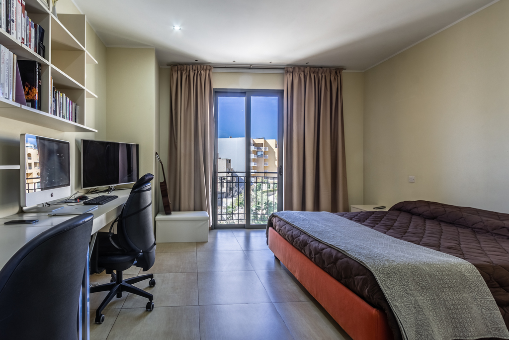 Portomaso Seafront Apartment's Image 16