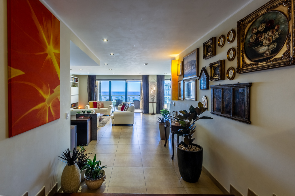 Portomaso Seafront Apartment's Image 13