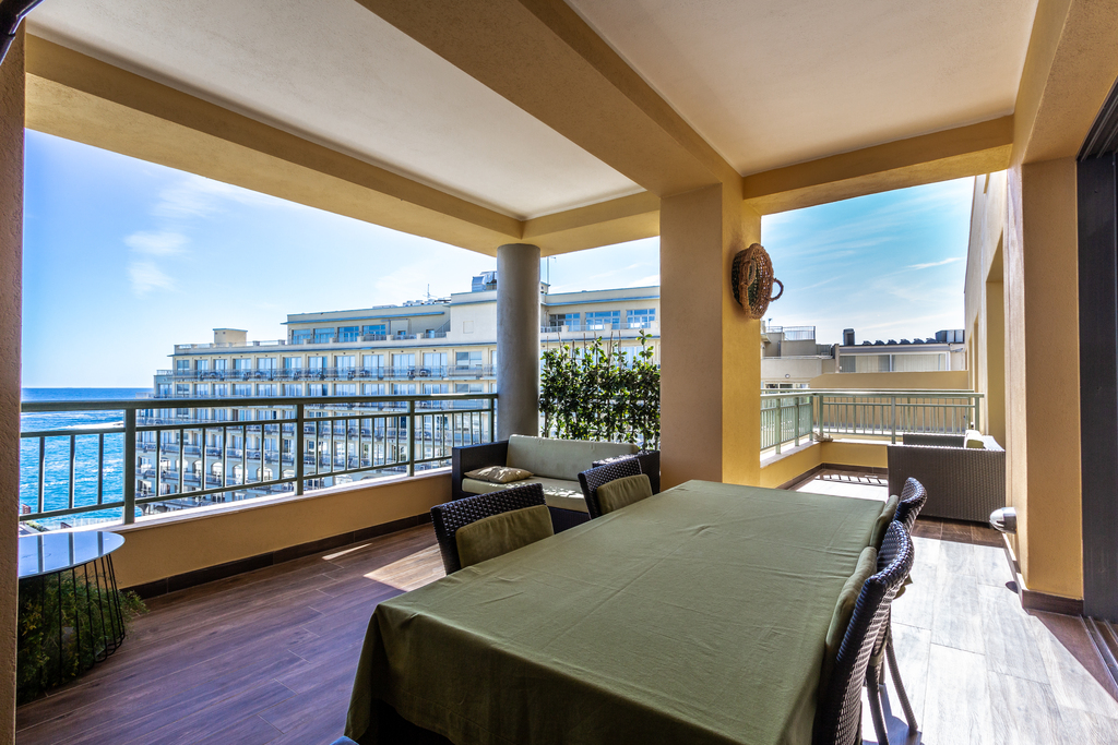 Portomaso Seafront Apartment's Image 5