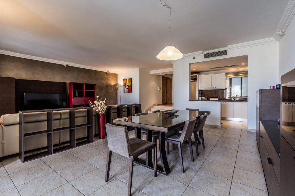 Portomaso, Seafront Apartment's Image 4