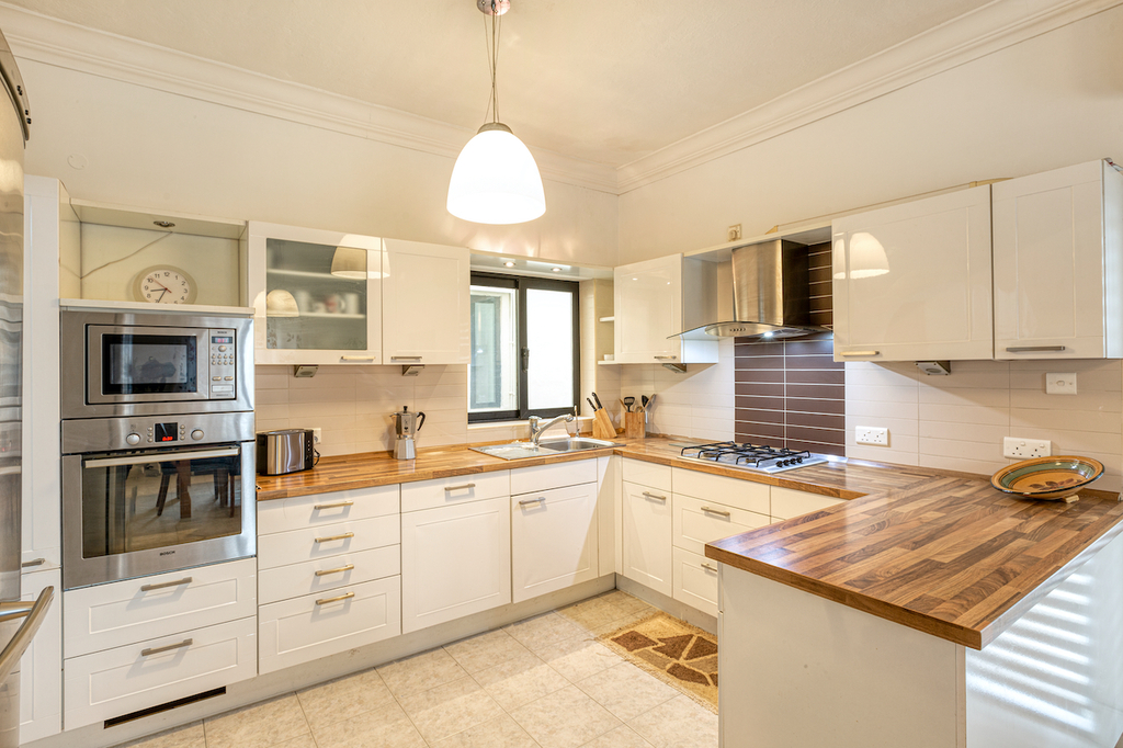 Pembroke, Furnished Apartment's Image 3