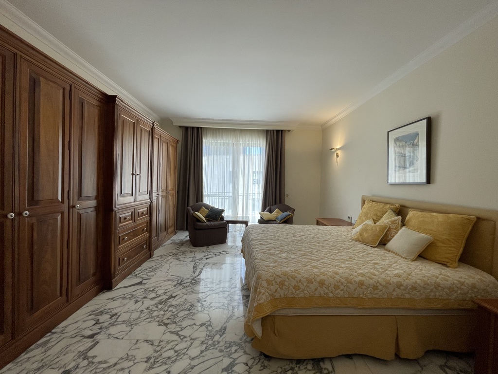 Portomaso, Seafront Apartment's Image 8