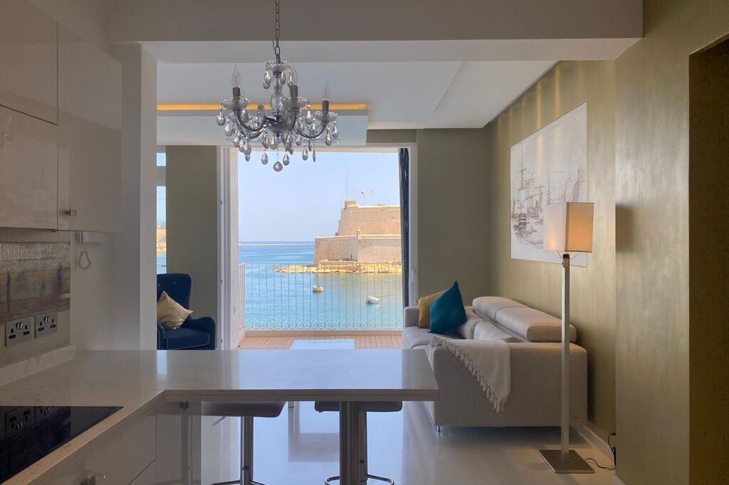 Senglea_Penthouse_For-Rent-Oyster_Christie's