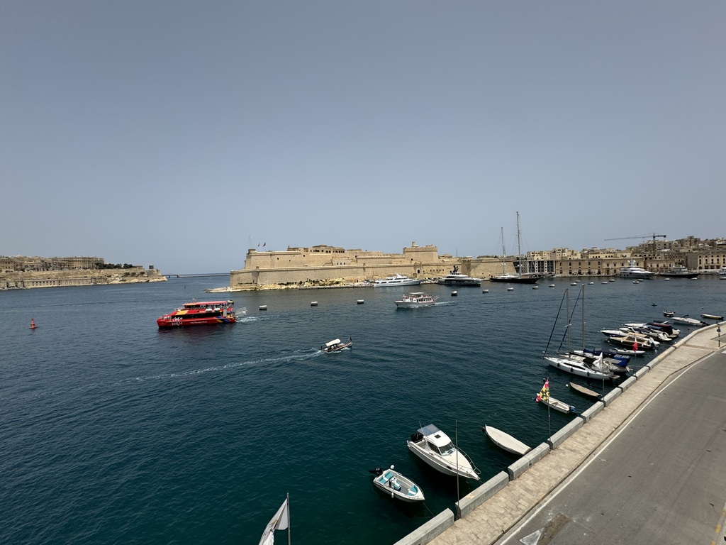 Senglea-apartment-to-let-3-oyster-christies