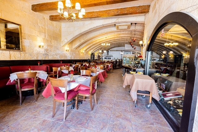 P_006192_Valletta_restaurant_to_