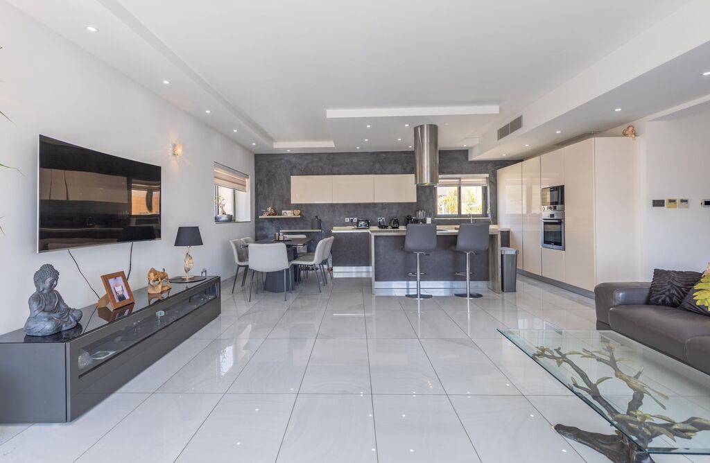 Iklin, Furnished Villa's Image 5