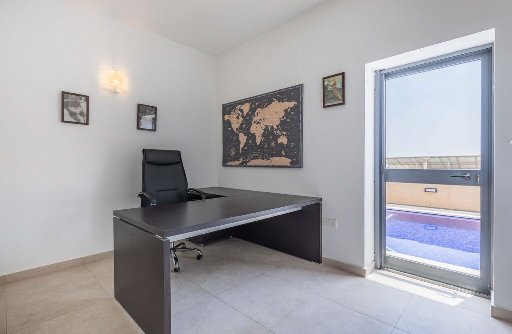 Iklin, Furnished Villa's Image 10