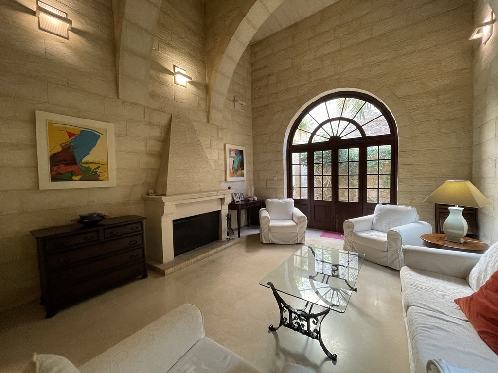 P_006358_Mdina-house-of-characte