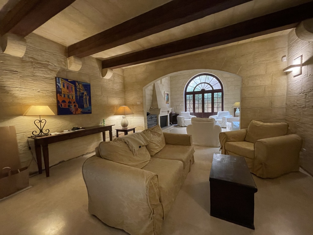 P_006358_Mdina-house-of-characte