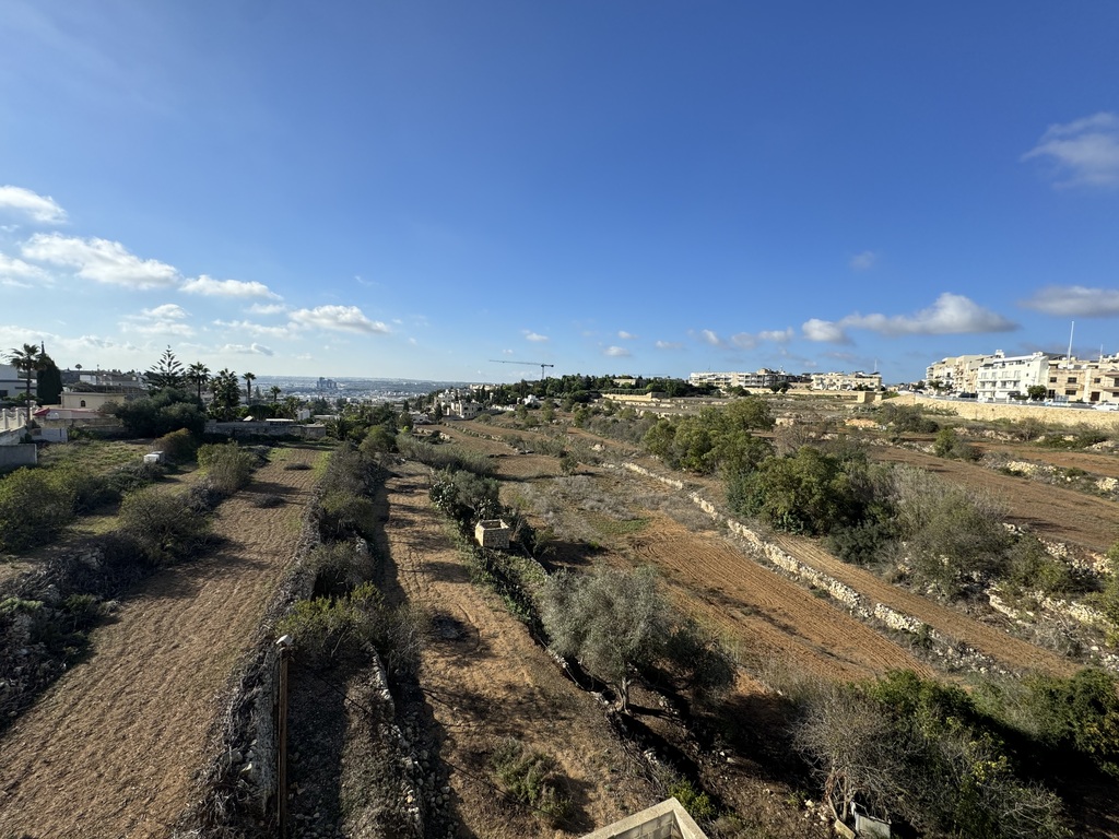 Iklin-villa-to-let-country-views-oyster-christies