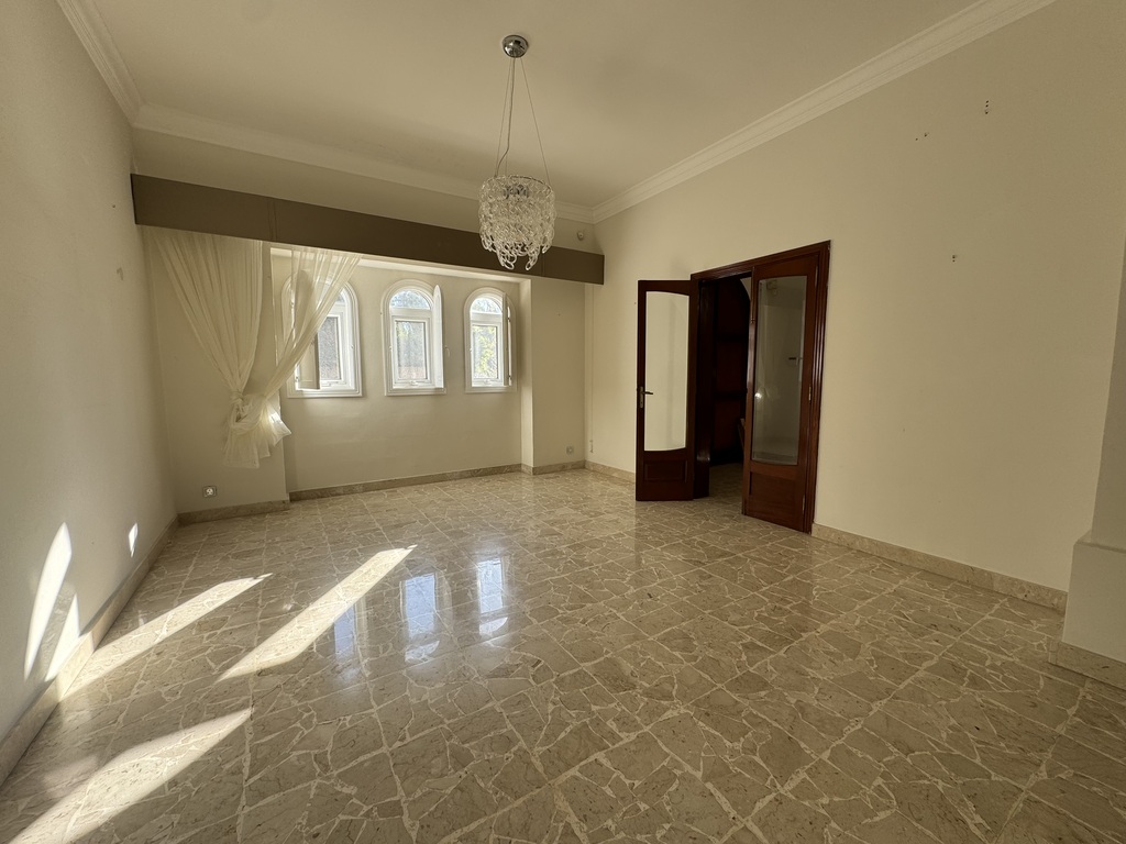 Iklin-villa-to-let-sunny-climate-oyster-christies
