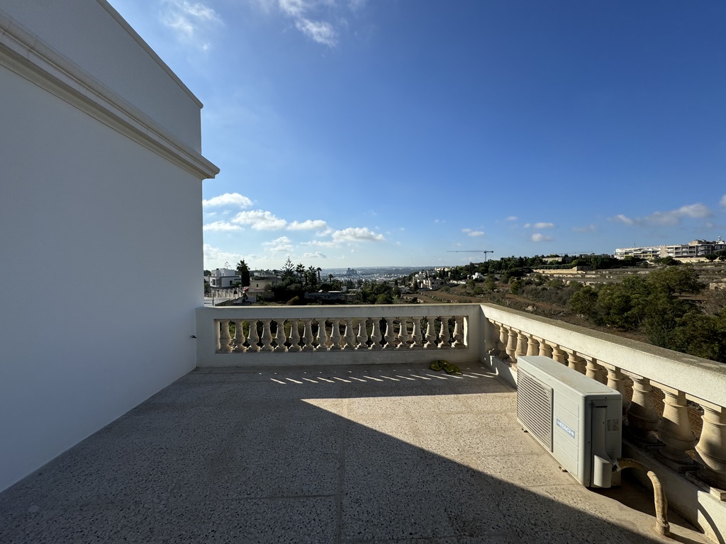 Iklin, Furnished Semi-detached Villa's Image 8