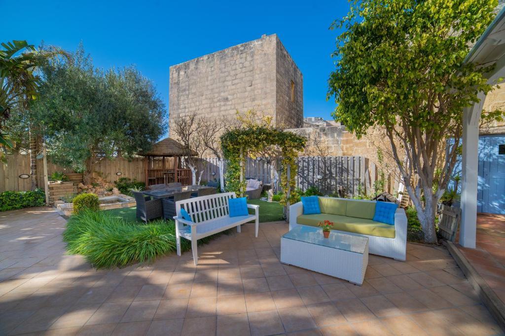 P_006445_Zebbug-house-of-charact