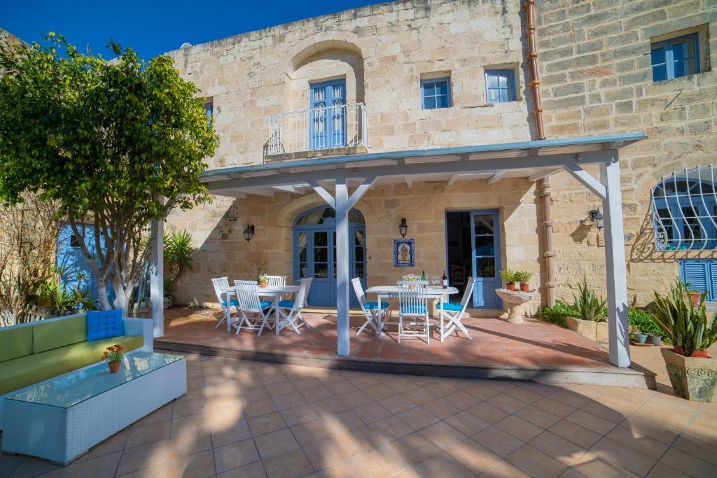 P_006445_Zebbug-house-of-charact