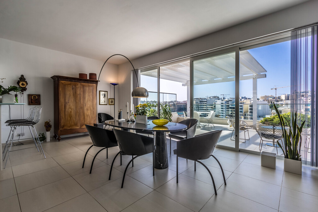 St Julians Seafront Penthouse's Image 7