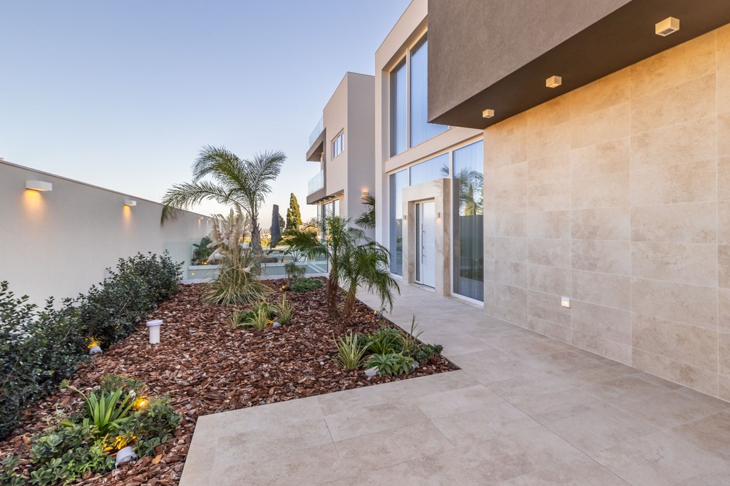 Madliena-villa-to-let-family-friendly-property-oyster-christies