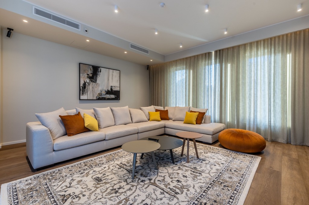 Madliena-villa-to-let-living-area-oyster-christies