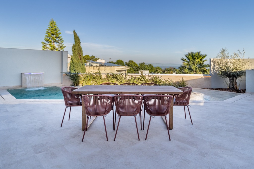 Madliena-villa-to-let-property-with-garage-oyster-christies