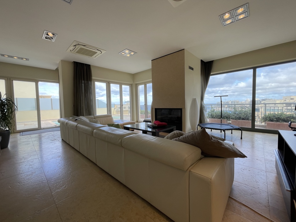 Portomaso, Seafront Penthouse's Image 3