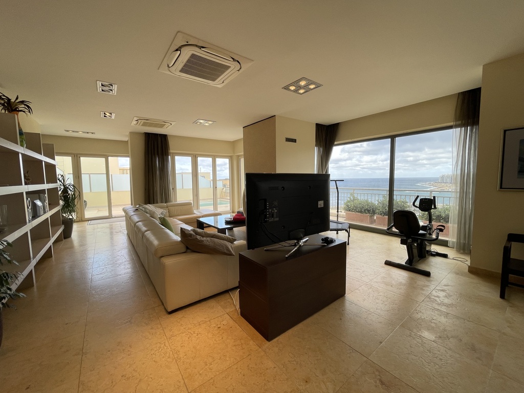 Portomaso, Seafront Penthouse's Image 4