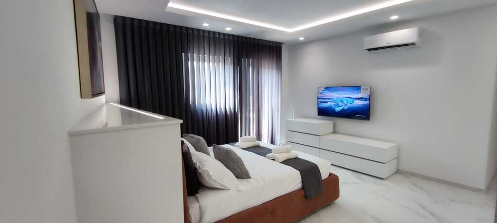 Sliema, Luxury Furnished Penthouse's Image 11