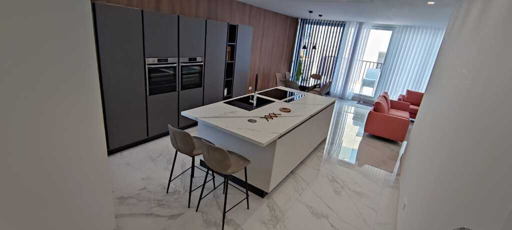 Sliema, Luxury Furnished Penthouse's Image 3
