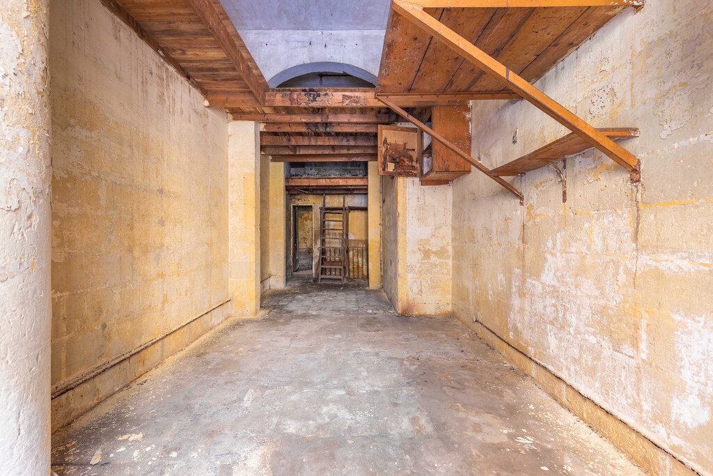 Valletta, Unconverted Bar/Restaurant's Image 11