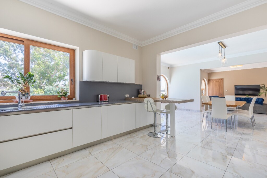 Zebbug Luxury Semi-detached Villa's Image 10