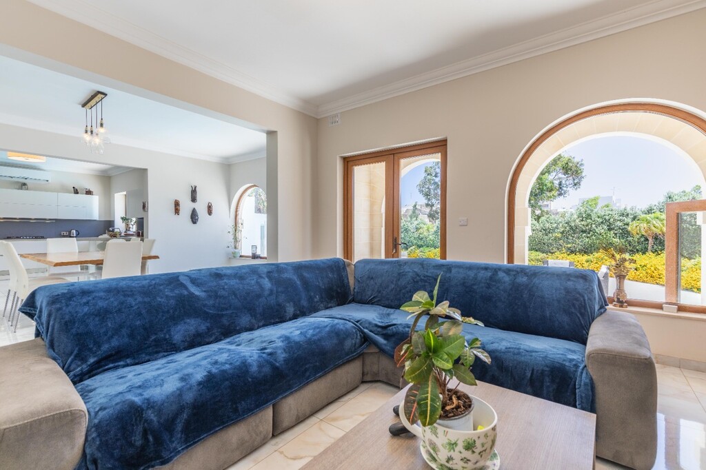 Zebbug Luxury Semi-detached Villa's Image 4