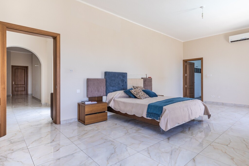 Zebbug Luxury Semi-detached Villa's Image 11