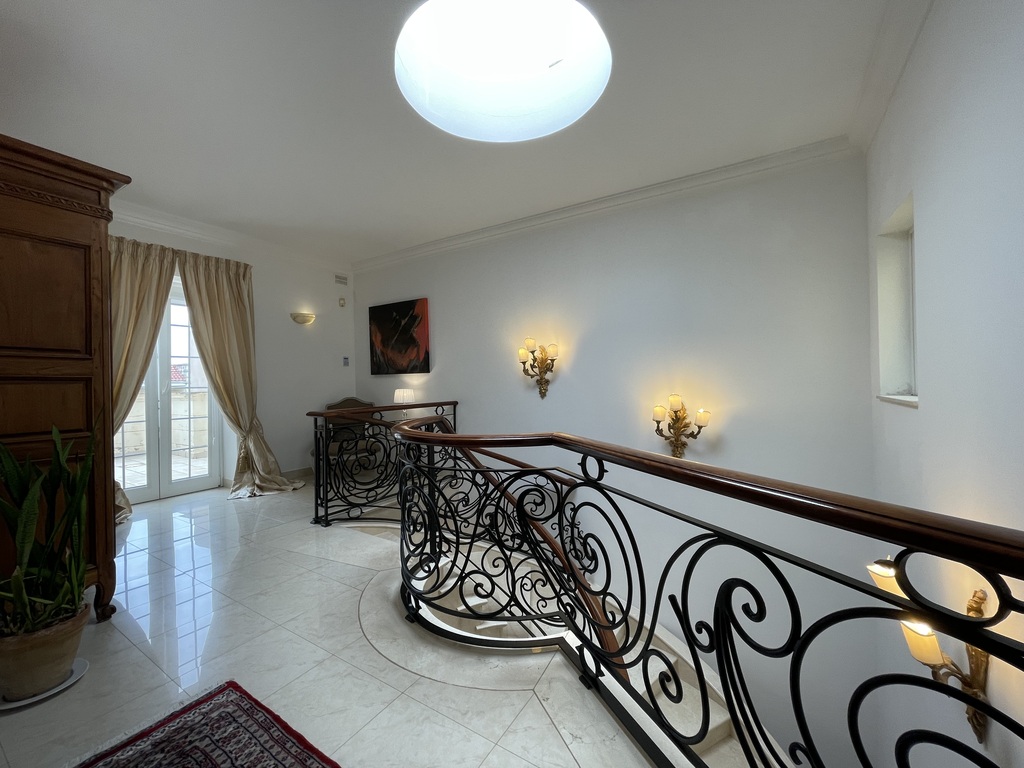 Madliena, Elegant Villa's Image 6