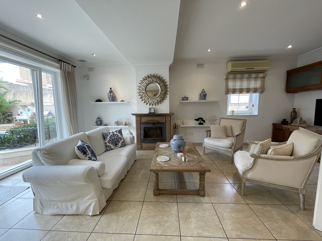Madliena, Elegant Villa's Image 3