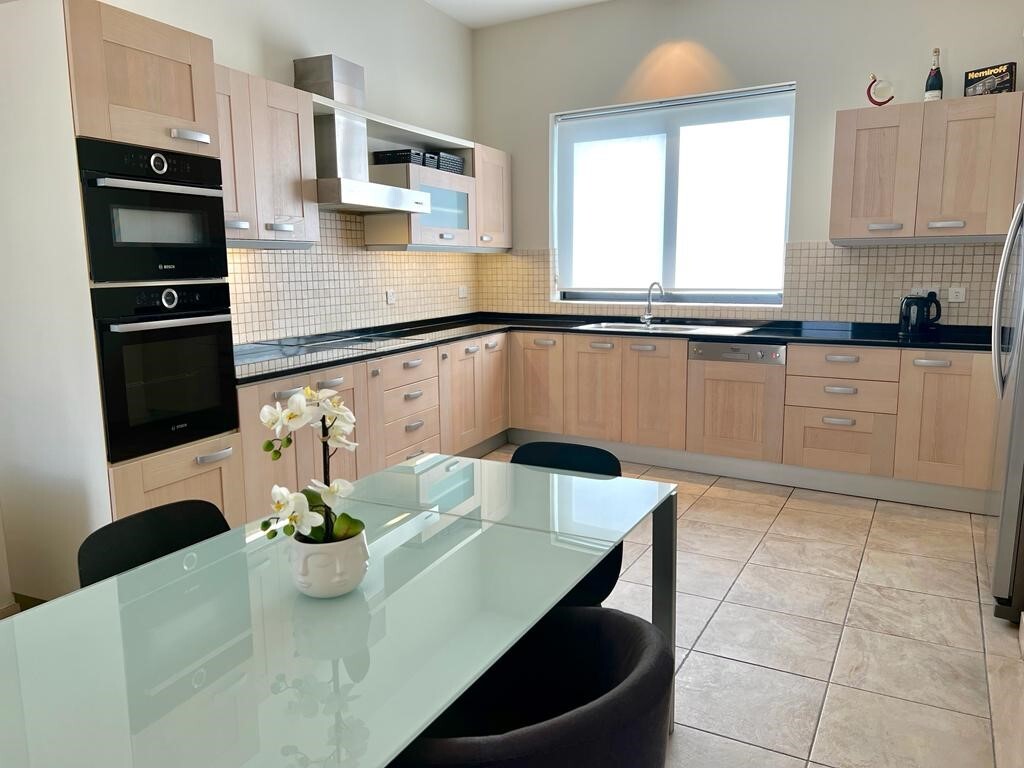 St Julians Seafront Apartment's Image 5