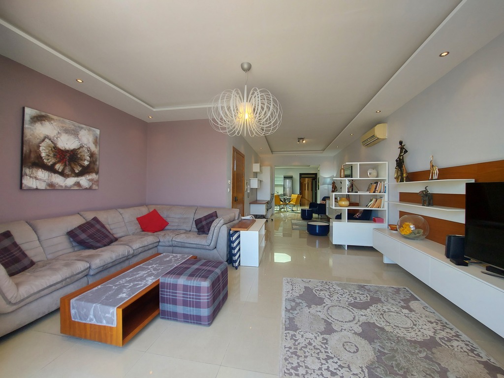 P_006683_Seafront_penthouse_sunn