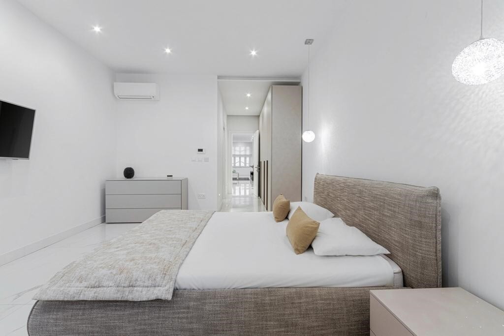 Sliema, Furnished Apartment's Image 10