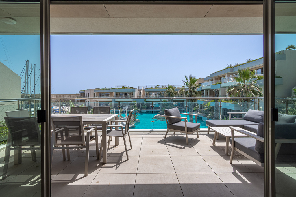 Portomaso_apartment_for_sale_terrace_oyster-christie's