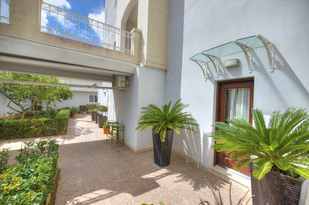 Madliena, Furnished Semi-detached Villa's Image 12