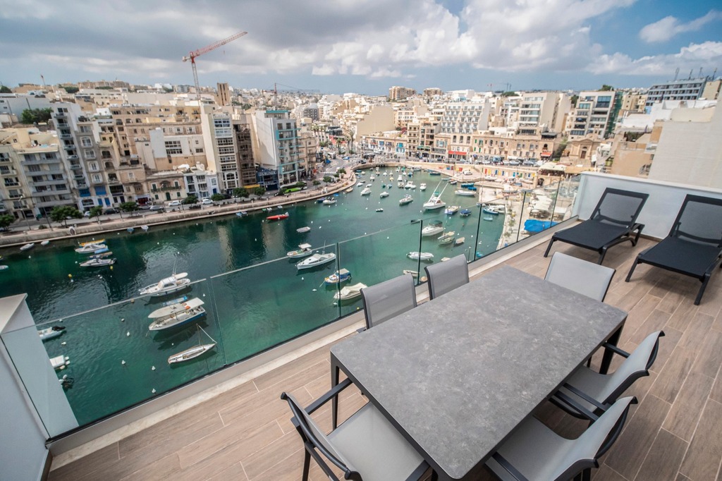 St Julians Seafront Penthouse's Image 19