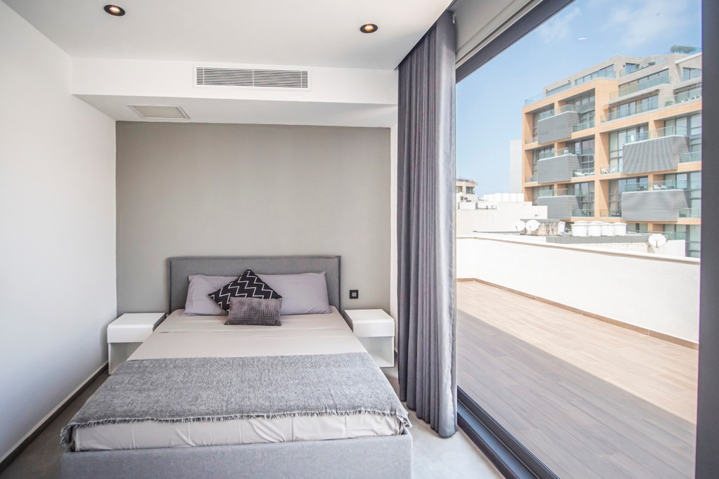 St Julians Seafront Penthouse's Image 9